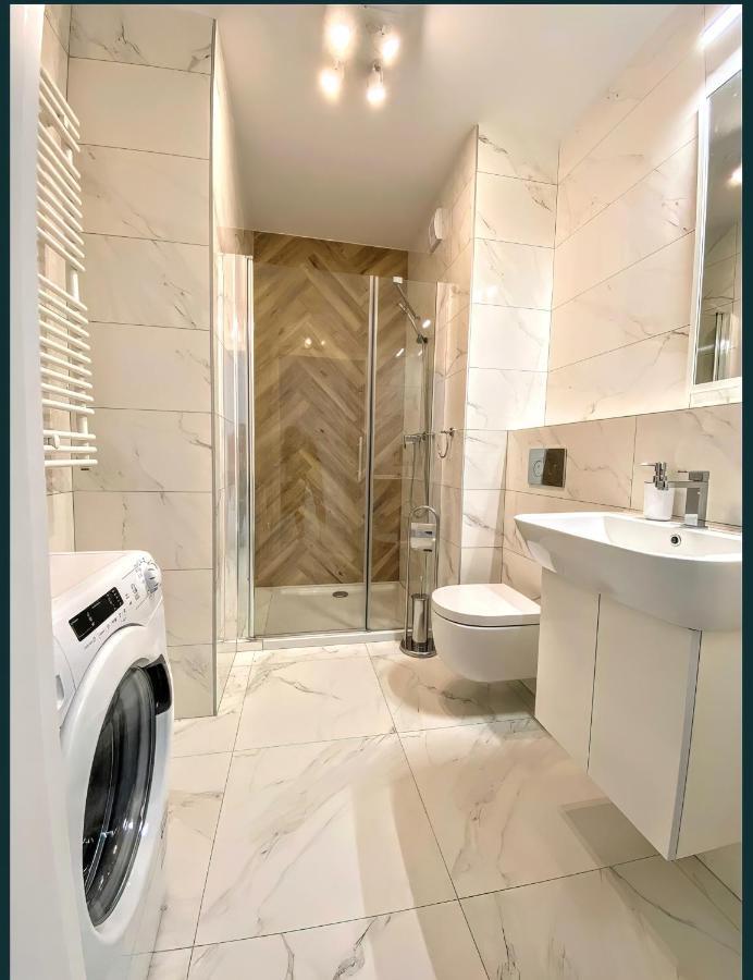 Apartamenty Fuzja - Komfortowe Mieszkania Blisko Centrum Lodzi Garaz Exteriér fotografie